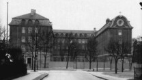 Mindehøjtideligheder for 80 års dagen for fejlbombningen af den Franske Skole